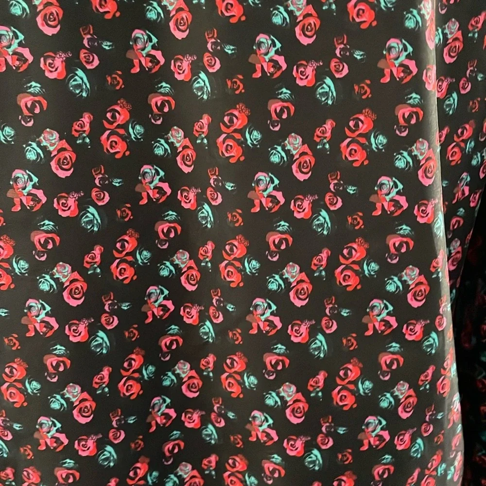 ♥️Volcom♥️Enemy Lines lightweight, Rose print jacket size (M)